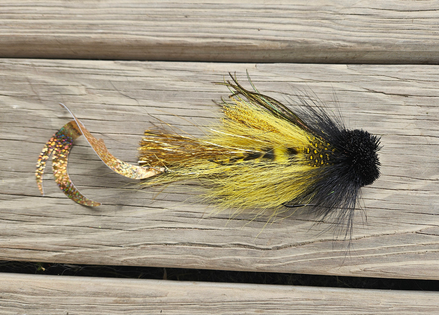 Black/Gold Single Dragon Tail Musky Fly