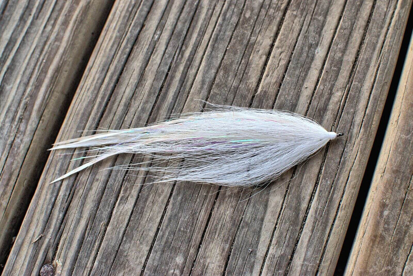 White Bucktail Deceiver Musky Fly – Clean, High-Visibility Streamer for Clear Water